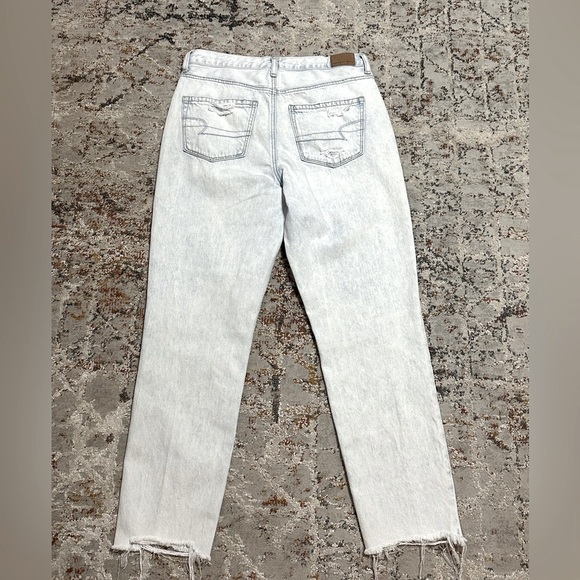 American Eagle Outfitters Denim - AMERICAN EAGLE baggy mom jeans size 6 high rise distressed light wash